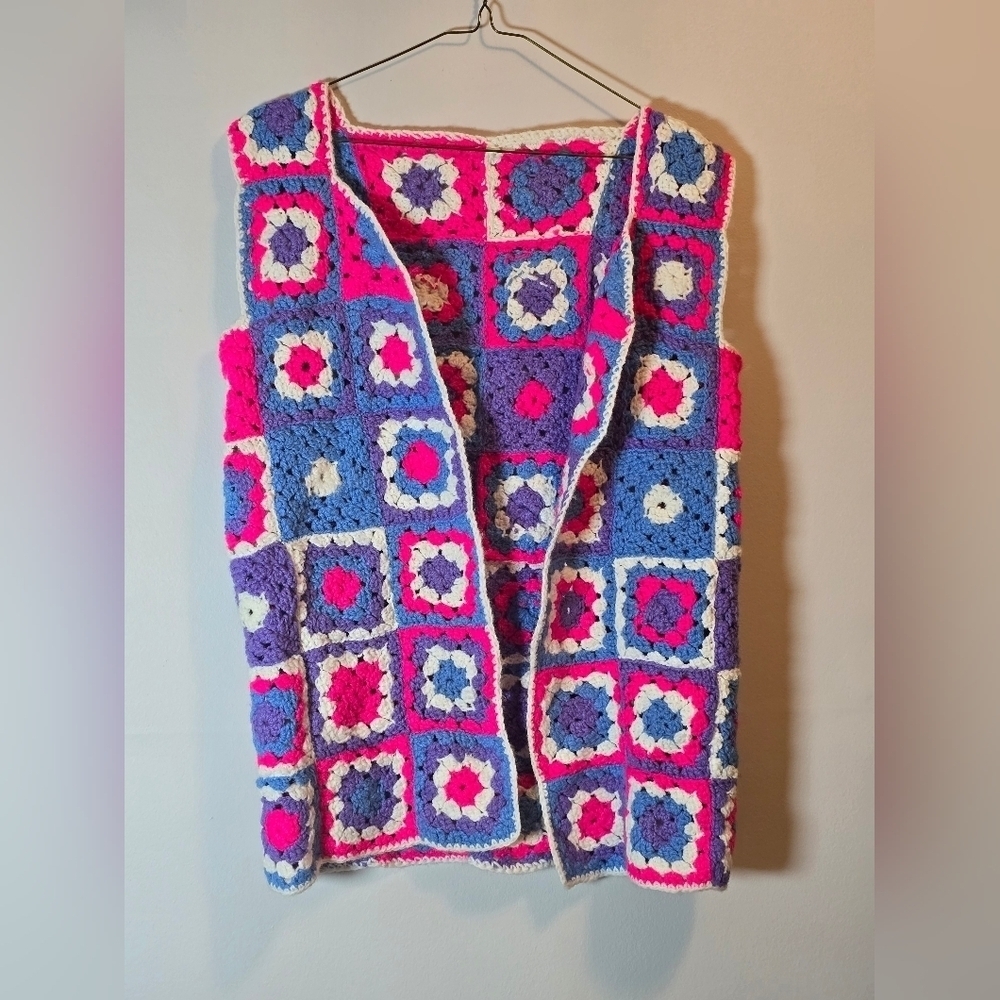 Vintage multicolor hand-made crochet floral granny square vest M/L